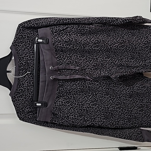 J. Crew Size Medium Leopard Print Sweatshirt and Sweatpants Bundle - like new - Picture 8 of 11